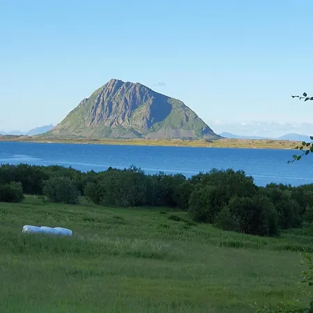 Med Utsikt Mot Fjellet Hoven