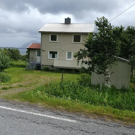 Med Utsikt Mot Hoven * Smedvik