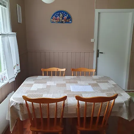 Med Utsikt Mot Fjellet Hoven * Smedvik