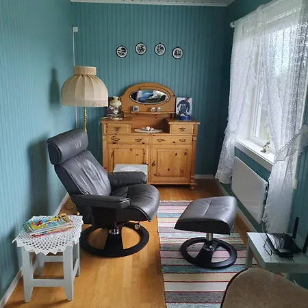 Med Utsikt Mot Fjellet Hoven * Smedvik