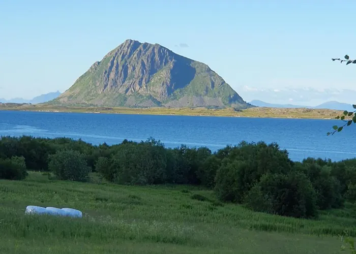 Med Utsikt Mot Fjellet Hoven