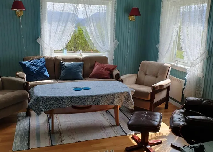 Holiday home Med Utsikt Mot Fjellet Hoven *