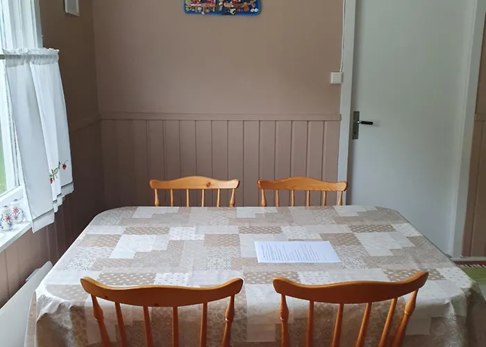 Med Utsikt Mot Fjellet Hoven * Smedvik