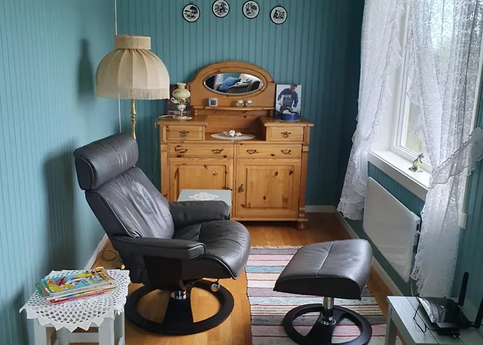 Med Utsikt Mot Fjellet Hoven * Smedvik