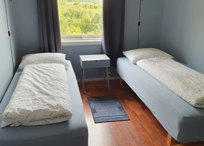 Med Utsikt Mot Fjellet Hoven Smedvik